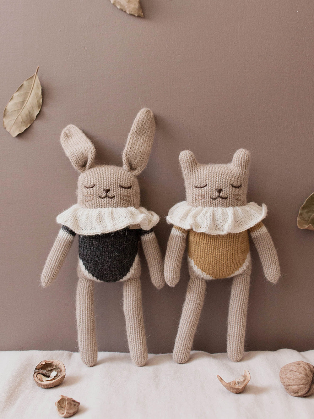 main sauvage/Kitten knit toy,ochre bodysuit